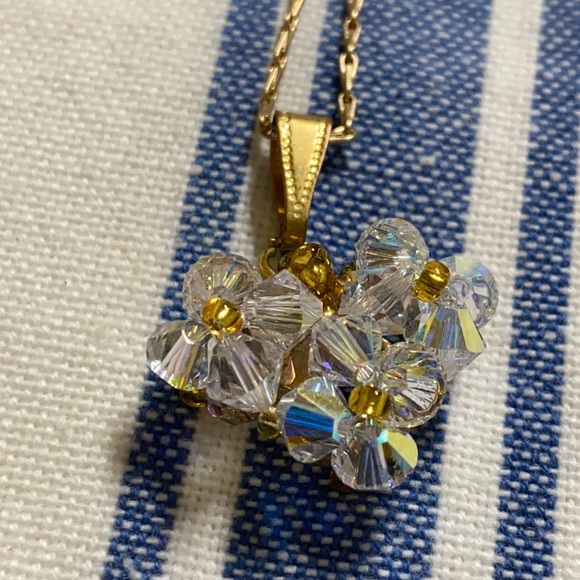 Floral beaded heart Necklace - Picture 3 of 5